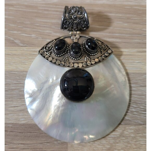 Meran Sterlng Silver, Mother of Pearl & Onyx Large Round Ornate Pendant 161 - Picture 1 of 9